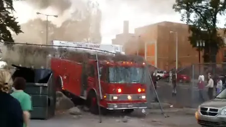 O maşină de pompieri a făcut accident chiar la locul incendiului VIDEO
