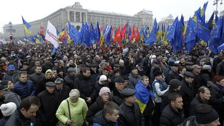 Opoziţia ucraineană cere demisia lui Viktor Ianukovici după refuzul semnării acordului cu UE