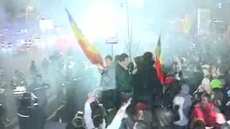 Statul român, obligat să-i plătească daune de mii de euro unui protestatar din Piaţa Universităţii