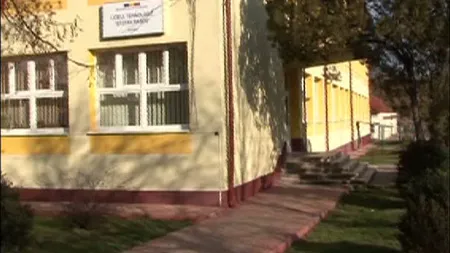 Un elev a fost bătut de părintele unui coleg, chiar în curtea şcolii