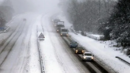 Primii fulgi de ZĂPADĂ în Bucureşti. Vezi unde mai ninge şi drumurile pe care se circulă în condiţii de iarnă