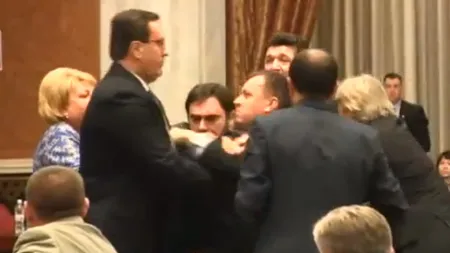 BĂTAIE generală în Parlamentul Moldovei de Crăciun. VIDEO