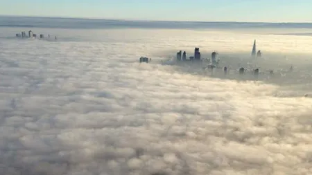 Ceaţă densă deasupra Londrei GALERIE FOTO