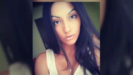 Copilă de 15 ani, găsită moartă lângă mama vitregă. Femeia a încercat să se sinucidă