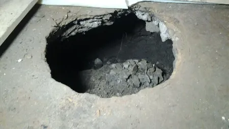 Fenomen misterios în Izvoarele: Un crater imens a apărut în zona unde s-au produs cutremurele VIDEO