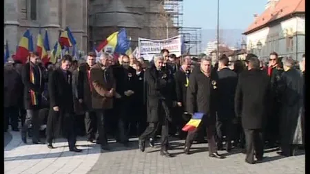 Politicienii, HUIDUIŢI la manifestările de Ziua Naţională, la Alba-Iulia şi la Bucureşti