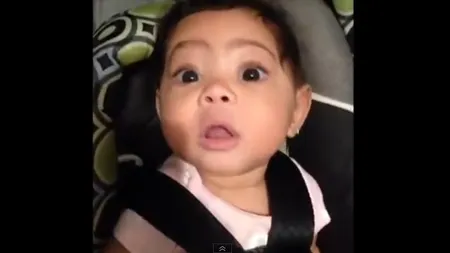 VIDEO de milioane: Cum reacţionează o fetiţă când îşi aude tatăl cântând?