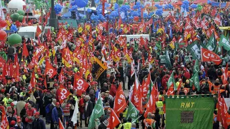 O manifestaţie împotriva AUSTERITĂŢII perturbă centrul Bruxelles-ului înaintea summitului UE