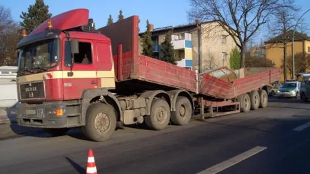 Peste 200 de amenzi, date într-o zi transportatorilor de mărfuri şi de persoane, în nouă judeţe