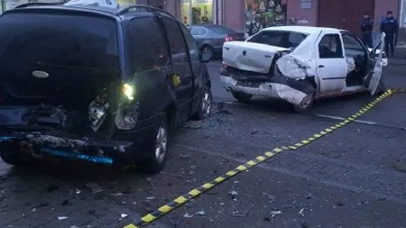 Fără număr. Un manelist beat a distrus patru maşini, la Cluj Napoca