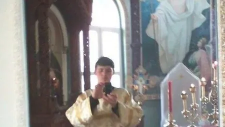 Preotul care a scandalizat o ţară întreagă. A fost surprins făcând asta în altar