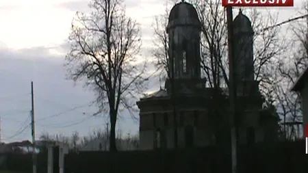Un preot din Dâmboviţa vinde ţuică în curtea bisericii VIDEO
