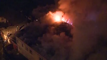 Incendiu DEVASTATOR în Piaţa Rahova. Complexul comercial a fost DISTRUS de flăcări VIDEO