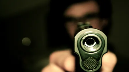 GESTUL UIMITOR al unui bărbat după ce a JEFUIT o bancă. Poliţiştii au decis să-l lase în LIBERTATE