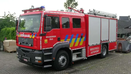 Incendiu la sala de sport a unei şcoli din Drăgăneşti-Olt: Sute de elevi au fost evacuaţi