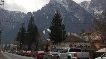 Trafic aglomerat pe DN 1, în zona staţiunilor de pe Valea Prahovei