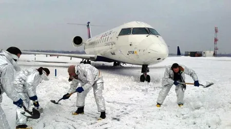 Un avion ieşit de pe pistă din cauza zăpezii: Aeroportul JFK din New York a fost închis