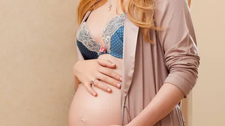 Alina Sorescu a pozat în LENJERIE INTIMĂ, în luna a noua de sarcină FOTO