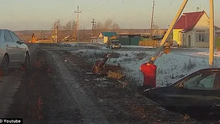 Bătaie ca în vestul sălbatic, cu cuţite şi LOPEŢI, pe o şosea din Rusia VIDEO