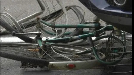 Biciclist accidentat mortal de două autovehicule pe DN 1B