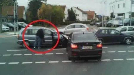 Ce a păţit un şmecher cu BMW după ce s-a luat de un şofer VIDEO