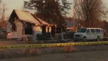TRAGEDIE în Kentucky: O mamă a ARS DE VIE cu OPT dintre COPIII ei VIDEO