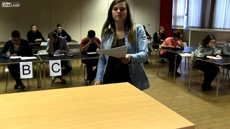 Metodă INEDITĂ de a-i împiedica pe studenţi să copieze: Nimeni nu poate să întoarcă capul VIDEO