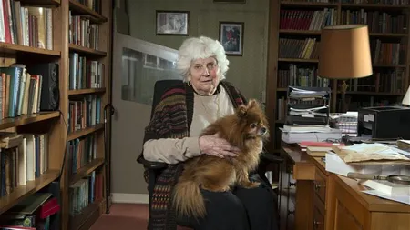 Elizabeth Jane Howard, scriitoare, model, actriţă şi dramaturg, a murit vineri dimineaţă