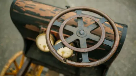 Bunica bolizilor de lux avea roţi de lemn şi alerga cu 34 km/oră. Vezi cum arată prima maşină Porsche