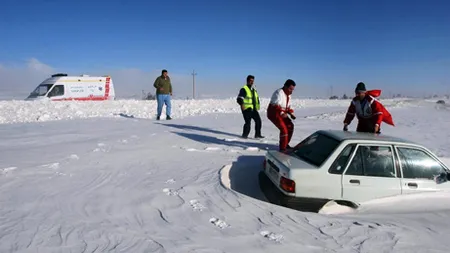 Iran: O furtună de zăpadă a acoperit un alai de nuntă format din 17 maşini