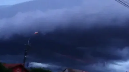 Au crezut că vine SFÂRŞITUL LUMII. Fenomen meteo neobişnuit, în Timiş VIDEO