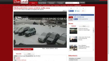 Un PIETON NEGLIJENT a provocat un ACCIDENT GRAV pe o şosea din Rusia VIDEO