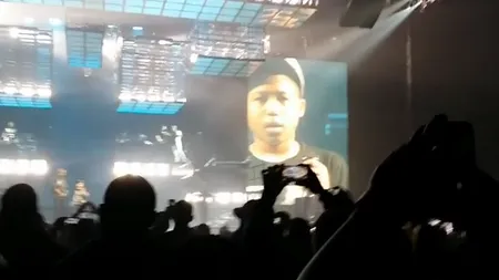 Un puşti de 12 ani a avut parte de surpriza vieţii lui, la un concert susţinut de Jay-Z VIDEO