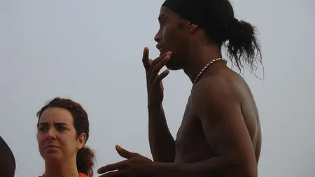 Ronaldinho lansează provocarea iernii. Împarte piscina cu 5 brazilience sexy FOTO INCENDIARĂ