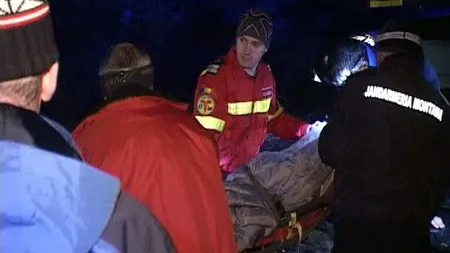 Accident în munţii Bucegi. Trei turişti au căzut într-o râpă adâncă de 50 de metri VIDEO