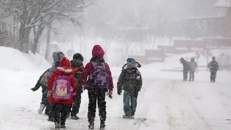 ŞCOLI şi GRĂDINIŢE ÎNCHISE, din cauza viscolului şi a zăpezii. ŞCOLILE se închid şi în Bucureşti UPDATE