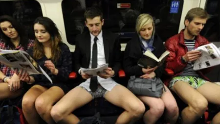 ZIUA FĂRĂ PANTALONI: Oamenii au ieşit în lenjerie pe străzi FOTO