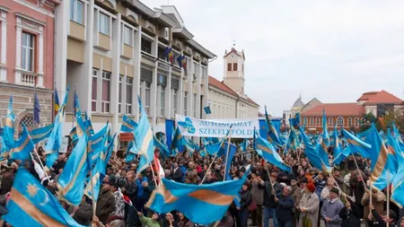 Peste 4.000 de secui, la un marş neautorizat în Târgu Mureş. Au cerut autonomia, s-au bătut cu jandarmii VIDEO