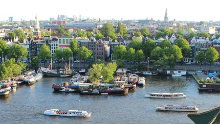 Club din Amsterdam, găsit vinovat de discriminare după ce portarul i-a refuzat accesul unui român