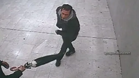 Milano: Bărbat atacat cu satârul la metrou VIDEO
