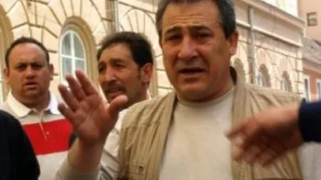 Clanul Cârpaci îi face viaţa amară unui bărbat. Romii nu-l lasă să-şi parcheze maşina în propriul garaj