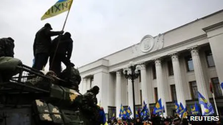 Scene şocante în Ucraina: un procuror a fost bătut de un lider naţionalist radical VIDEO
