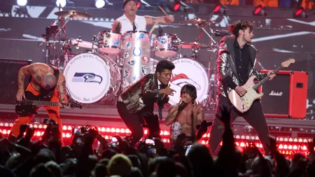 Show de zile mai la Super Bowl: Bruno Mars şi Red Hot Chili Peppers au încins atmosfera VIDEO