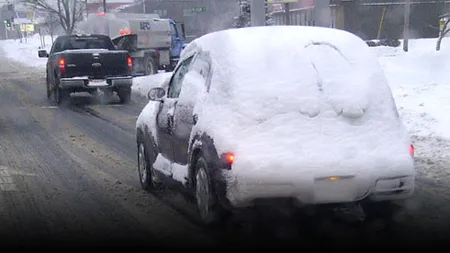 Peste 1.000 de oameni, blocaţi, din cauza zăpezii, pe o autostradă, la nord de Belgrad