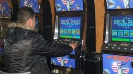 Doi dependenţi de păcănele au jefuit o sală de jocuri de noroc din Timişoara