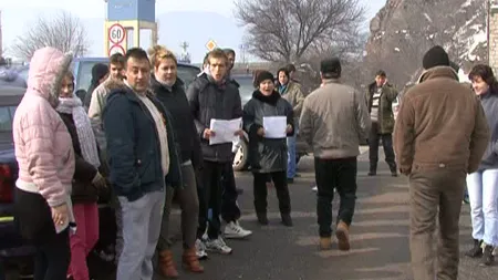 Protest la Vama Porţile de Fier I. Oamenii, nemulţumiţi că nu mai pot trece zilnic graniţa cu produse sârbeşti