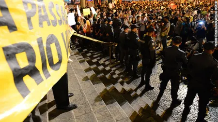 Proteste violente în Rio de Janeiro, împotriva măririi taxelor pentru călătoria cu autobuzul