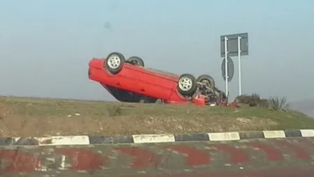 Accident spectaculos în Timişoara. Un şofer a călcat pedala de acceleraţie în sensul giratoriu