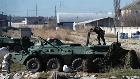 UCRAINA: Încă o bază din Crimeea luată CU ASALT de trupe ruseşti