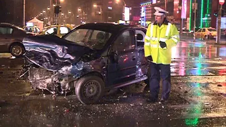 Accident grav în Capitală: Un şofer a trecut pe roşu şi a băgat trei oameni în spital